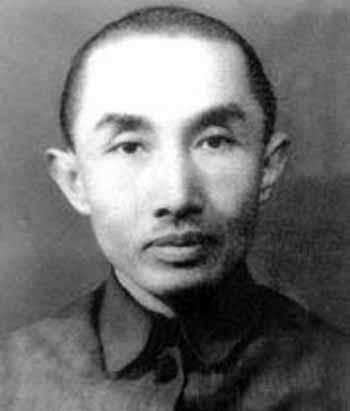 卢作孚小时候长得面黄肌瘦,看着不起眼.