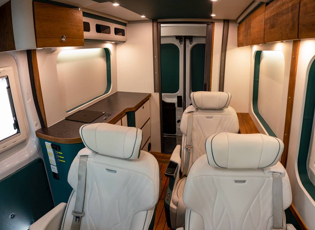 9-11日上海国际房车展看b型房车天花板旅美奇域350b四驱越野房车_搜狐