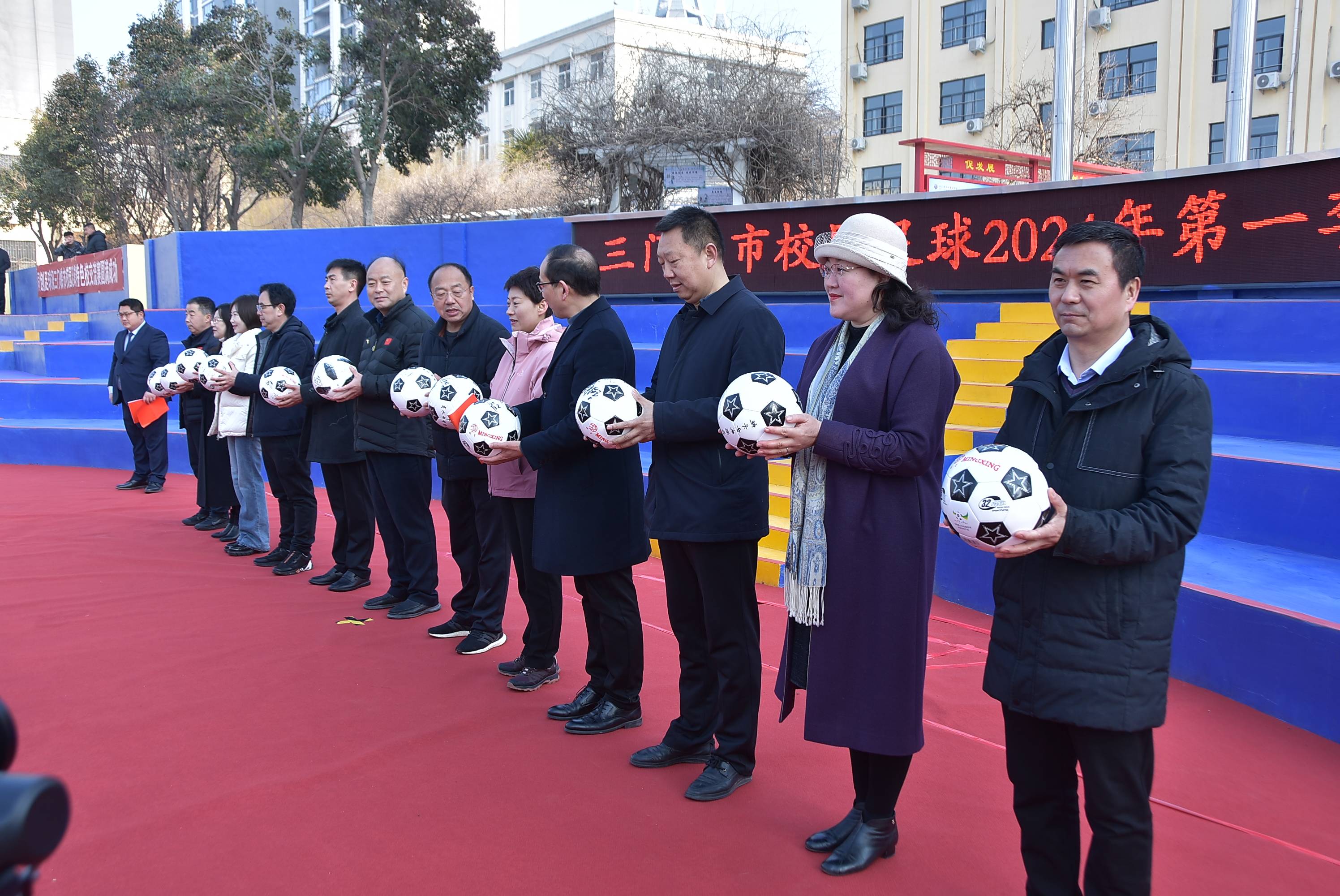 教育局党组成员,四级调研员张晓峰及相关参赛学校负责人等出席开幕式