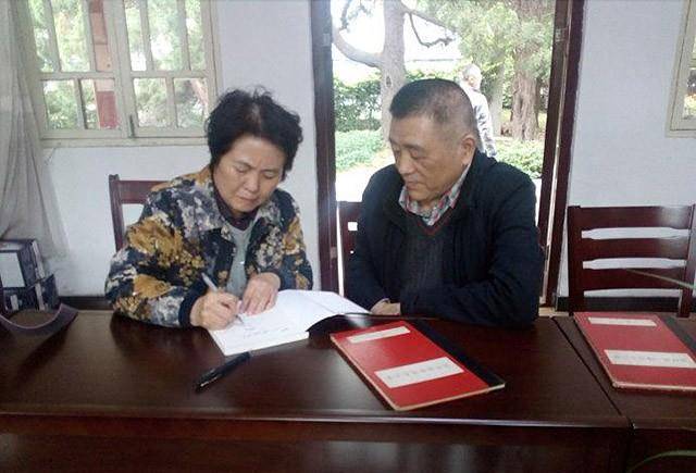 皮定均逝世后,遗孀坚持为革命奔波,次子是少将三子肖