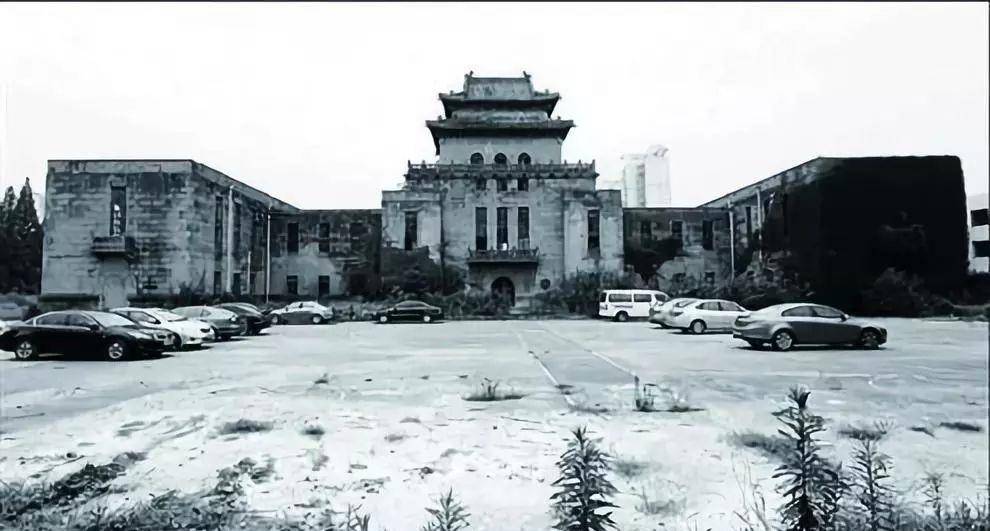 "的雄心勃勃之处还在于,在"五角场"周边,设置了11条"中"字打头的马路