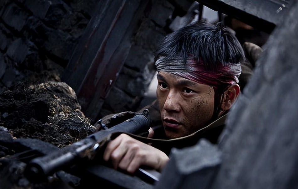 于是秦昊就此成为了《金陵十三钗》中奋勇杀鬼子的战士.