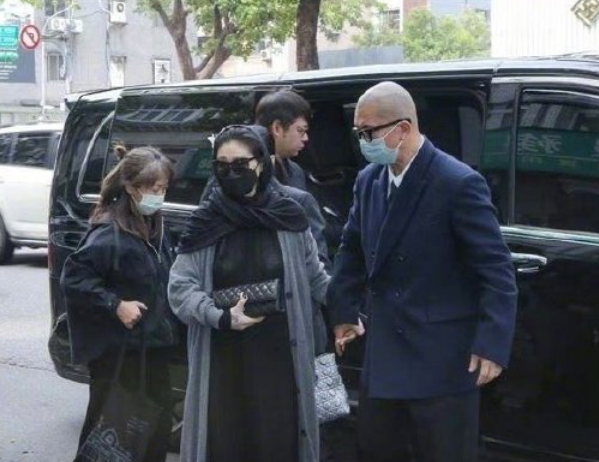 大s参加葬礼穿着被扒,具俊晔被嘲抠门,网友:心疼汪小菲一秒钟_裙子