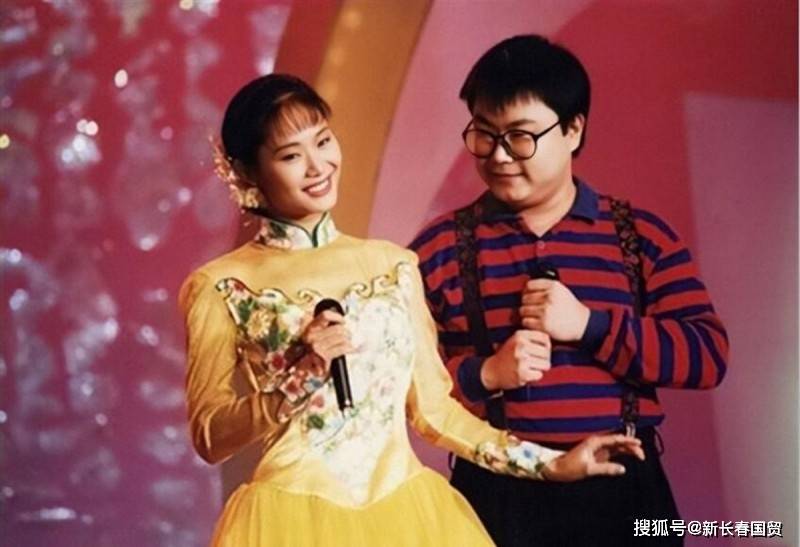 近日,长春国贸看到一组于文华和尹相杰夫妇的合影曝光.