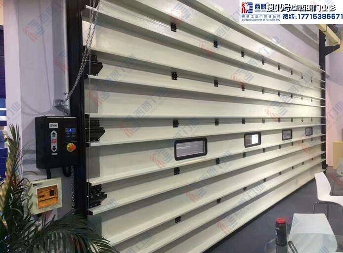 其门扇采用大背筋结构,门扇表面覆盖厚度较高的彩钢板或不锈钢板,同时