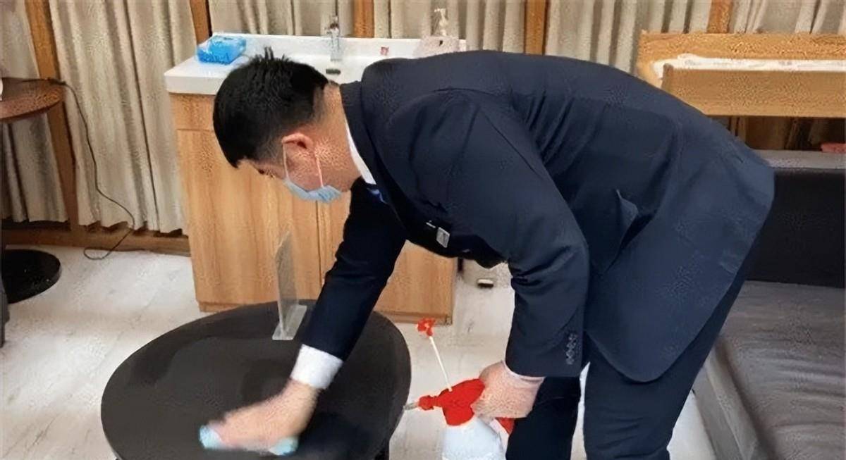 原创还记得希望工程的大鼻涕男孩吗长大后其人生和大眼睛截然不同