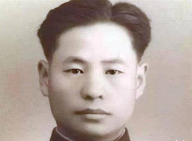 近代传奇骗子小学文凭靠造假进中央娶美女翻译栽在一句话上