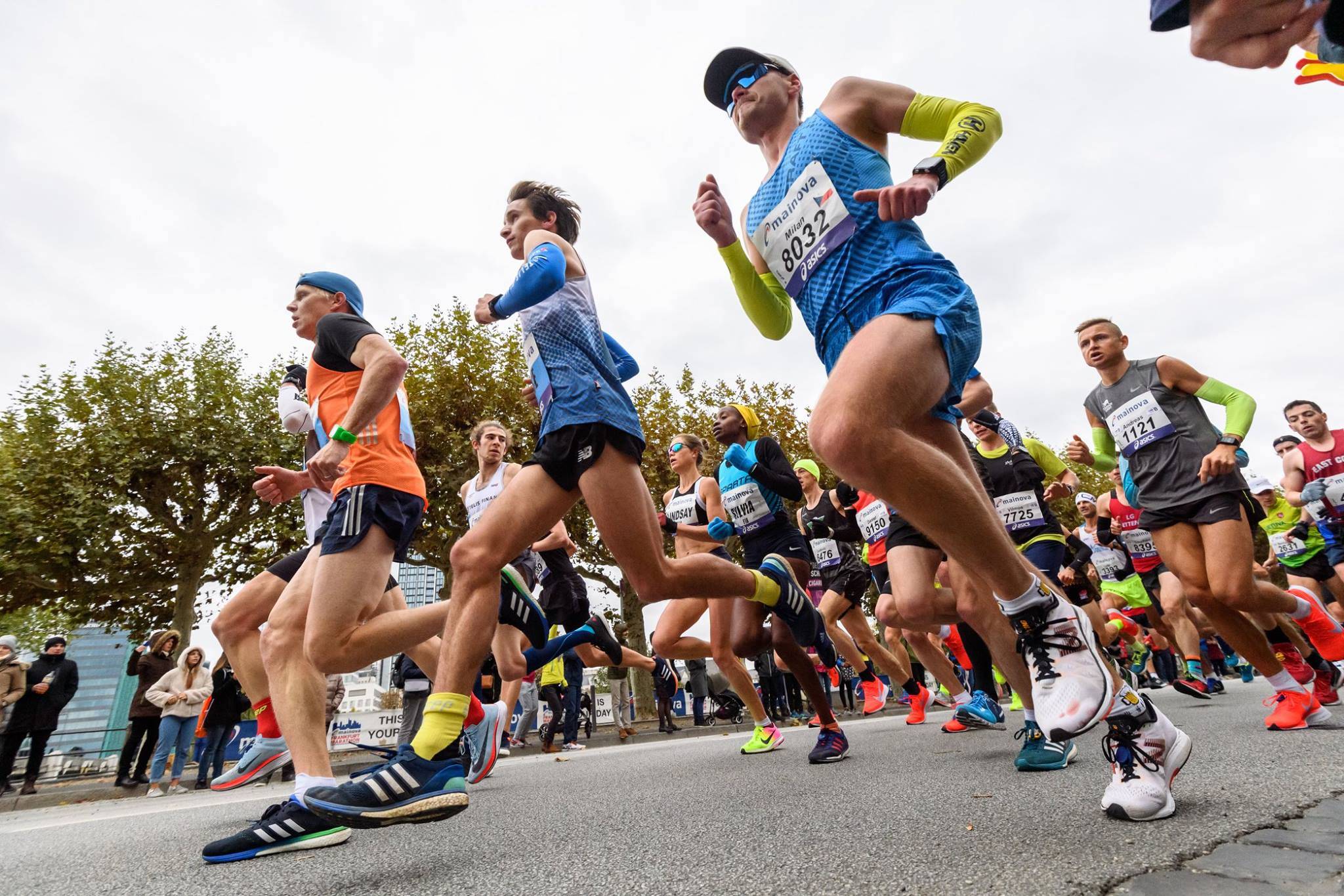 奔赴一场马拉松,跑下去才有惊喜_运动_人们_比赛
