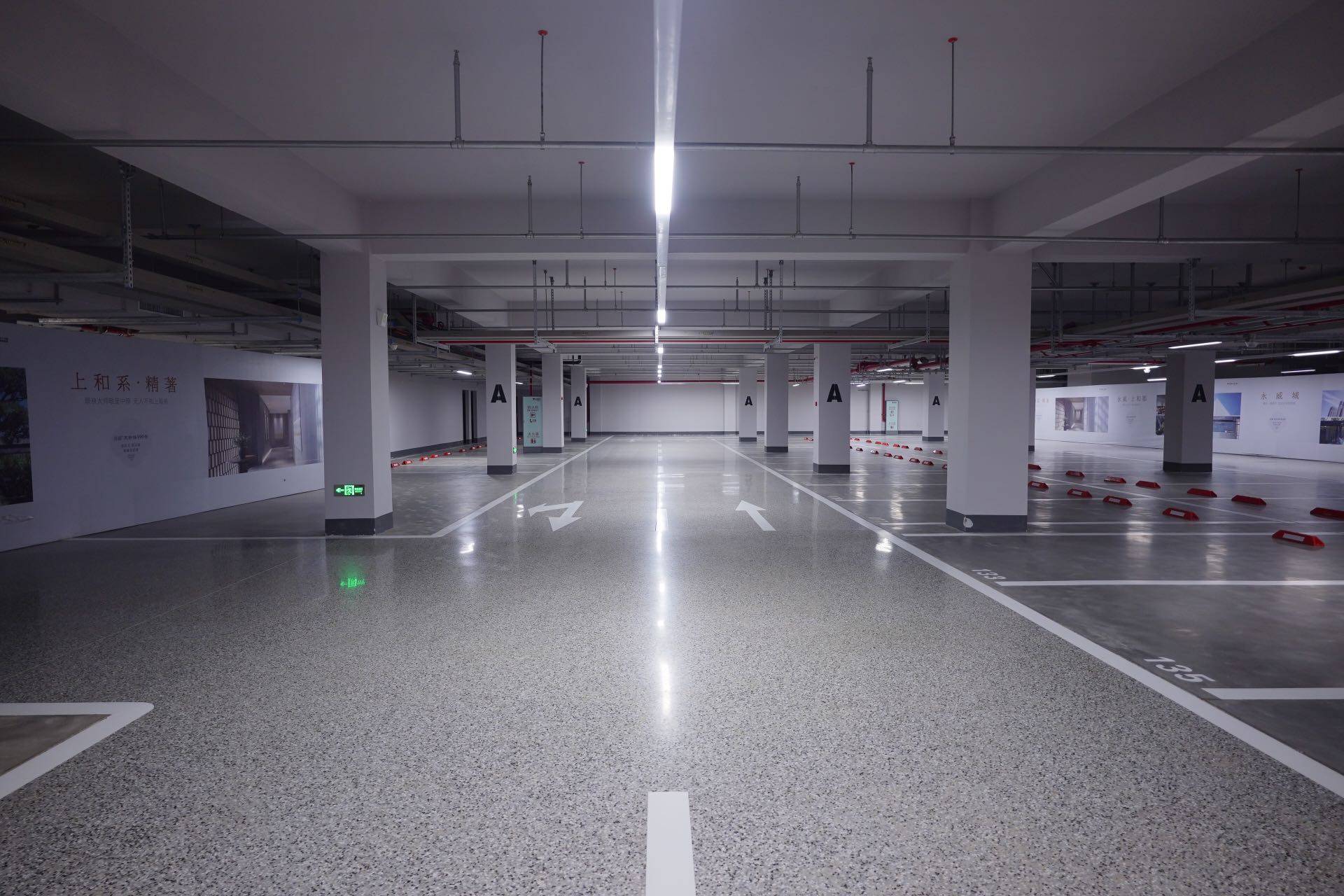 远高于普通标准雅致地下车库营造"出入皆礼遇"的体验电梯均为进口