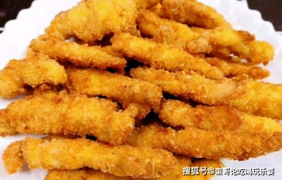 鸡柳其金黄酥脆的外皮,鲜嫩多汁的肉质,美味可口,做法简单_炸鸡_家常