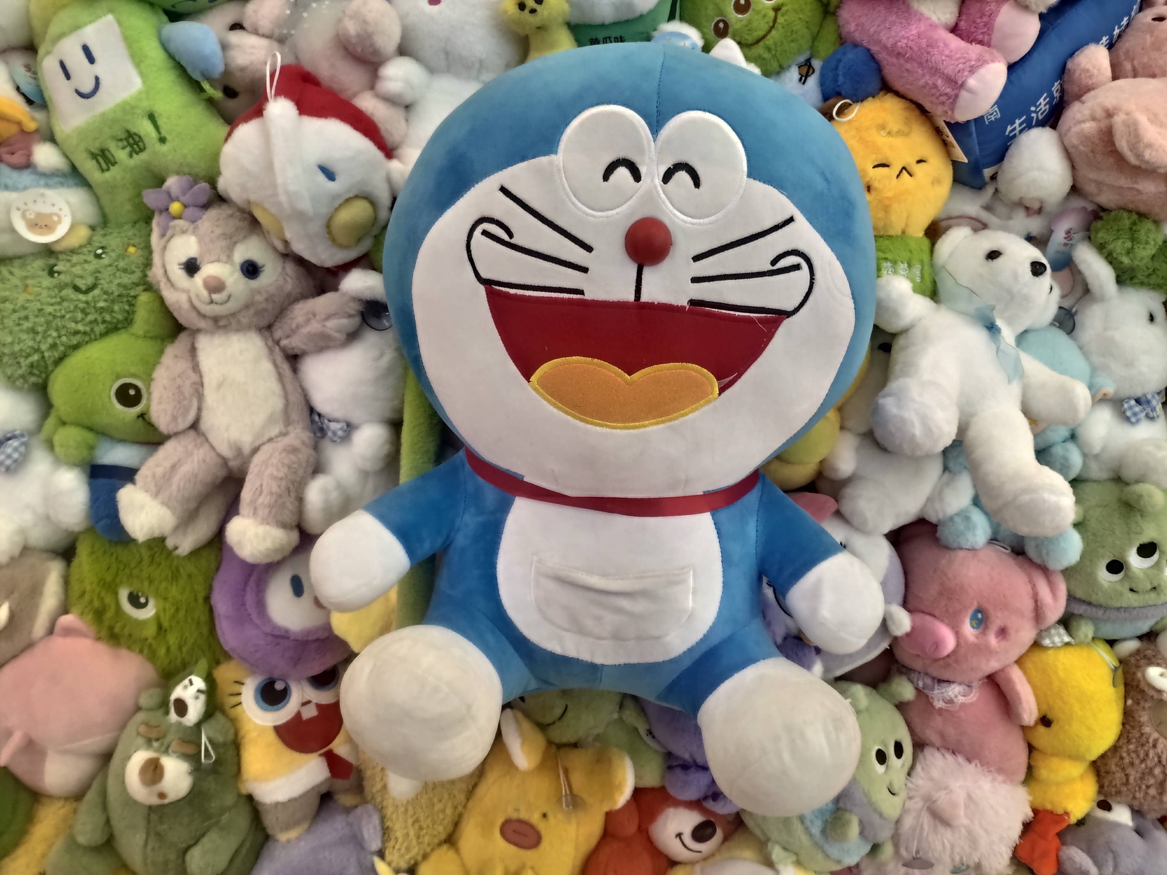 重庆一商场现巨型"毛绒娃娃墙" 密密麻麻呆萌可爱