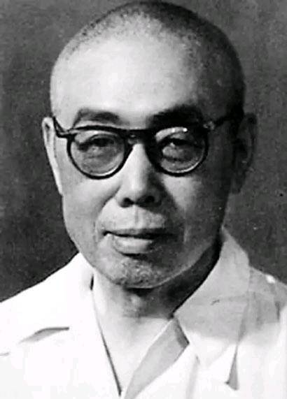 谢和赓只好下车与他们见面,并随机应变,故意当着司机的面,把正在忙着