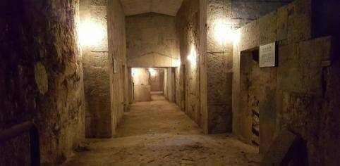 原创大墓的劫后余生盗墓贼将墓室洗劫一空只留下棺椁未曾动过