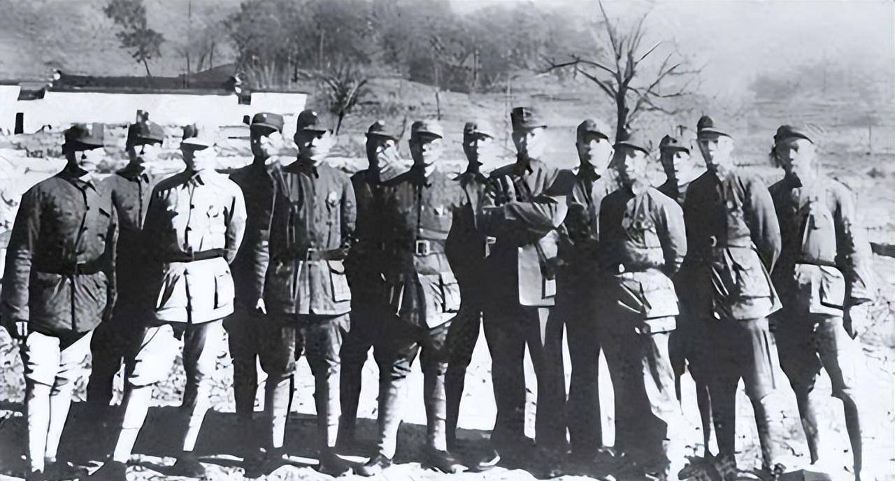 8月1日凌晨,南昌城内打响了武装反抗国民党反动派的枪声,就在天刚