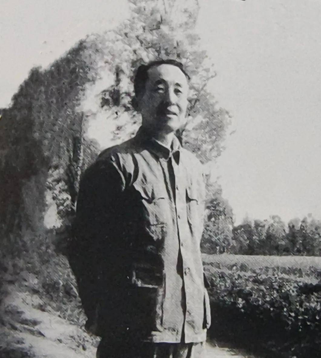 他担任三大省委书记,多次给邓公写信求救,后担任邮电部部长_文敏生