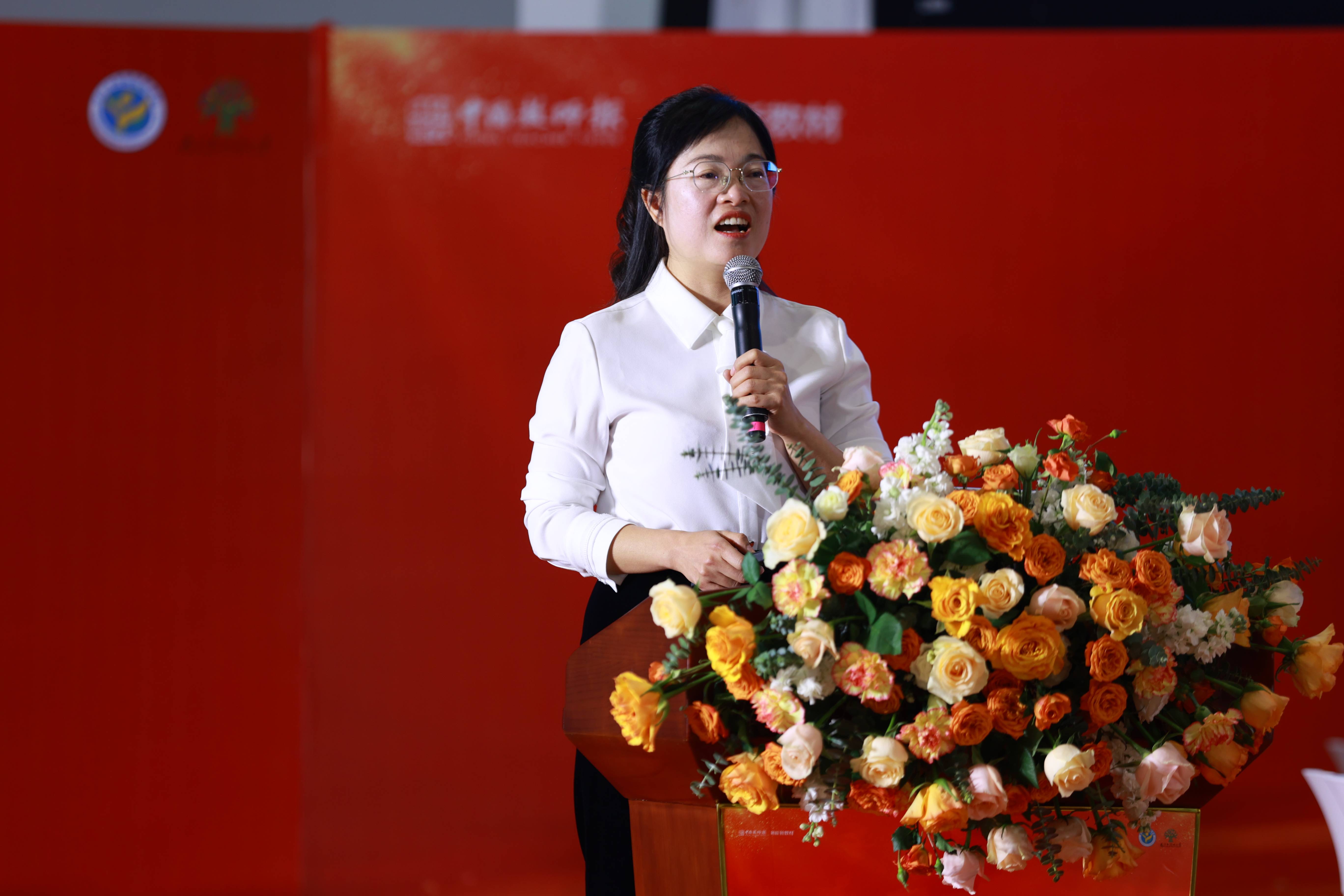厦门市深田小学肩负教育好下一代的历史使命,努力将"近邻文化"进行
