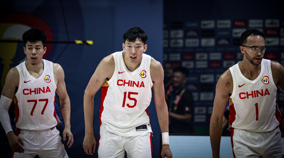 周琦算是现在这支中国男篮的领袖了,他觉得现在中国男篮的水平退化的