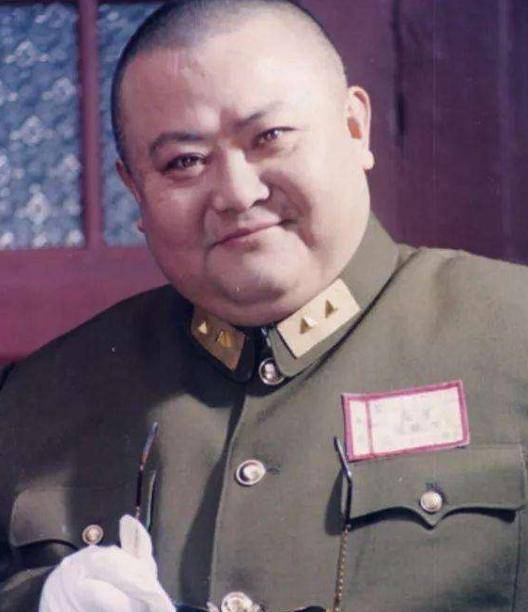 年少险被亲人活埋,13岁出走当土匪,解放后成体育主任,83岁善终_范绍增