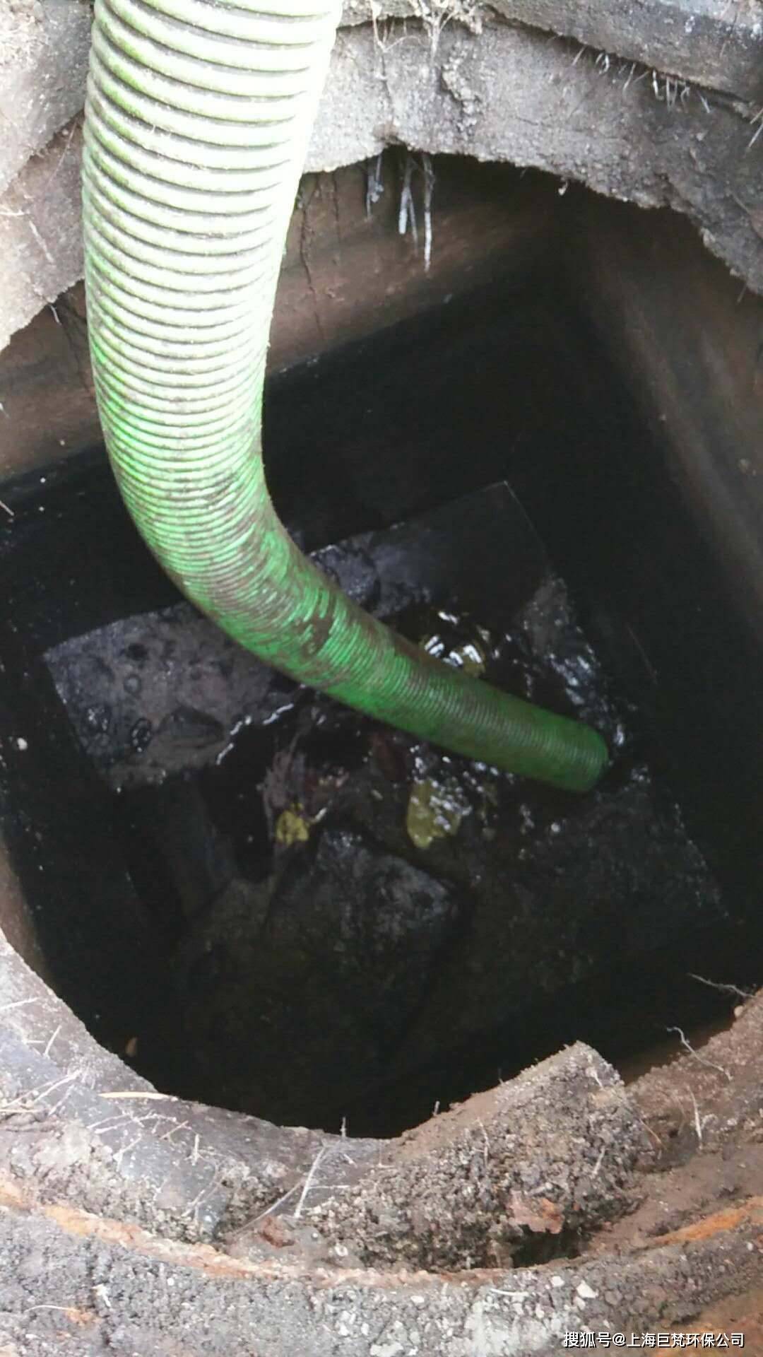 每个污水井内都有一个沉淀池,用来沉淀管道中的淤泥和垃圾.