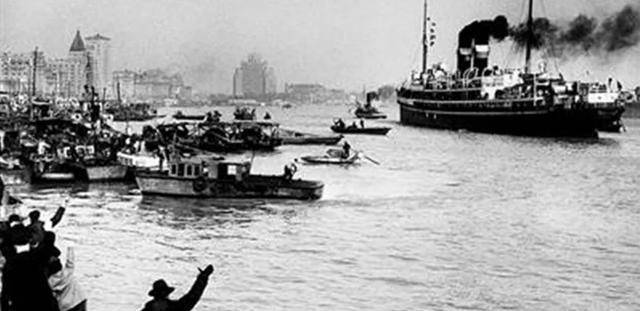 原创太平轮中国版的泰坦尼克号船上近千人遇难仅38人获救生还