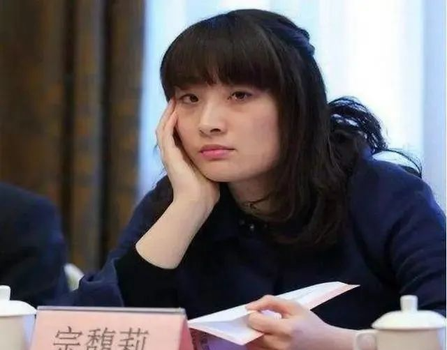 原创42岁宗馥莉身材发福拒绝与王思聪联姻后3个男人洋相百出追求结局