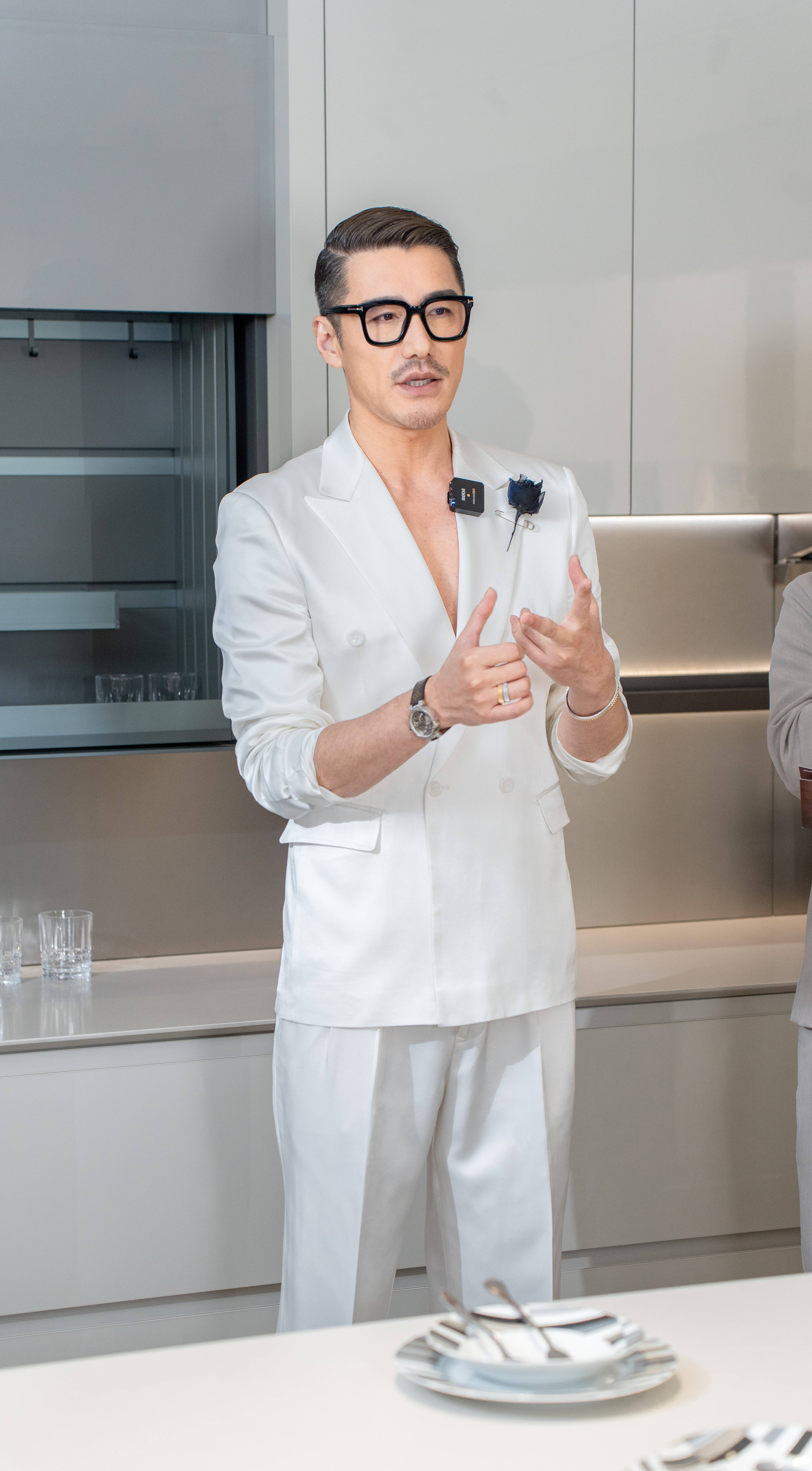 胡兵定制家居直播首秀高调来袭超37亿网友来我乐家居围观时尚米兰生活