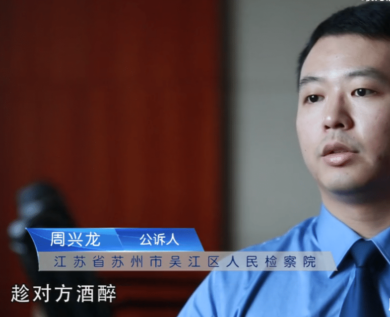 2名18岁小保安被35岁保安队长灌醉,竟然遭到强奸,判刑2年9个月_刘彪