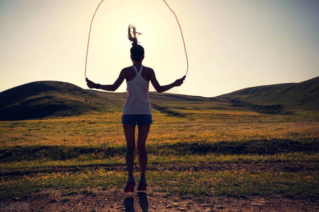 燃烧你的卡路里 跳绳高效燃脂秘诀_训练_身体_进行