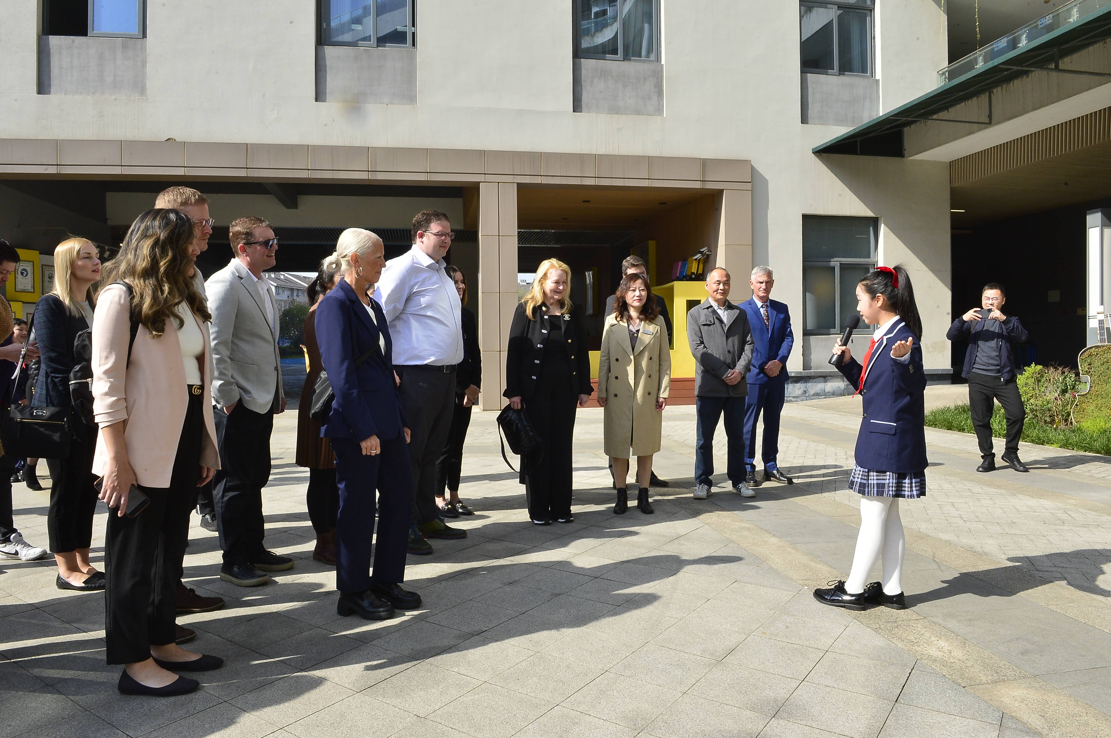 正是江南好风景群贤雅至话教育加拿大高贵林市教育代表团来校访问交流