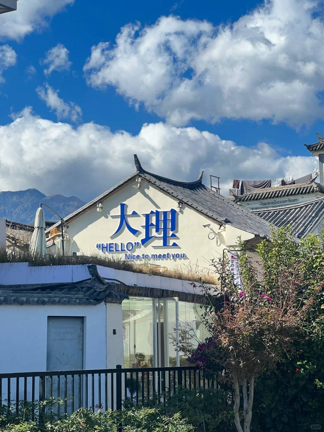 我是上周刚从云南旅行回来,玩的很开心,并且门票住宿,都在做活动,价格