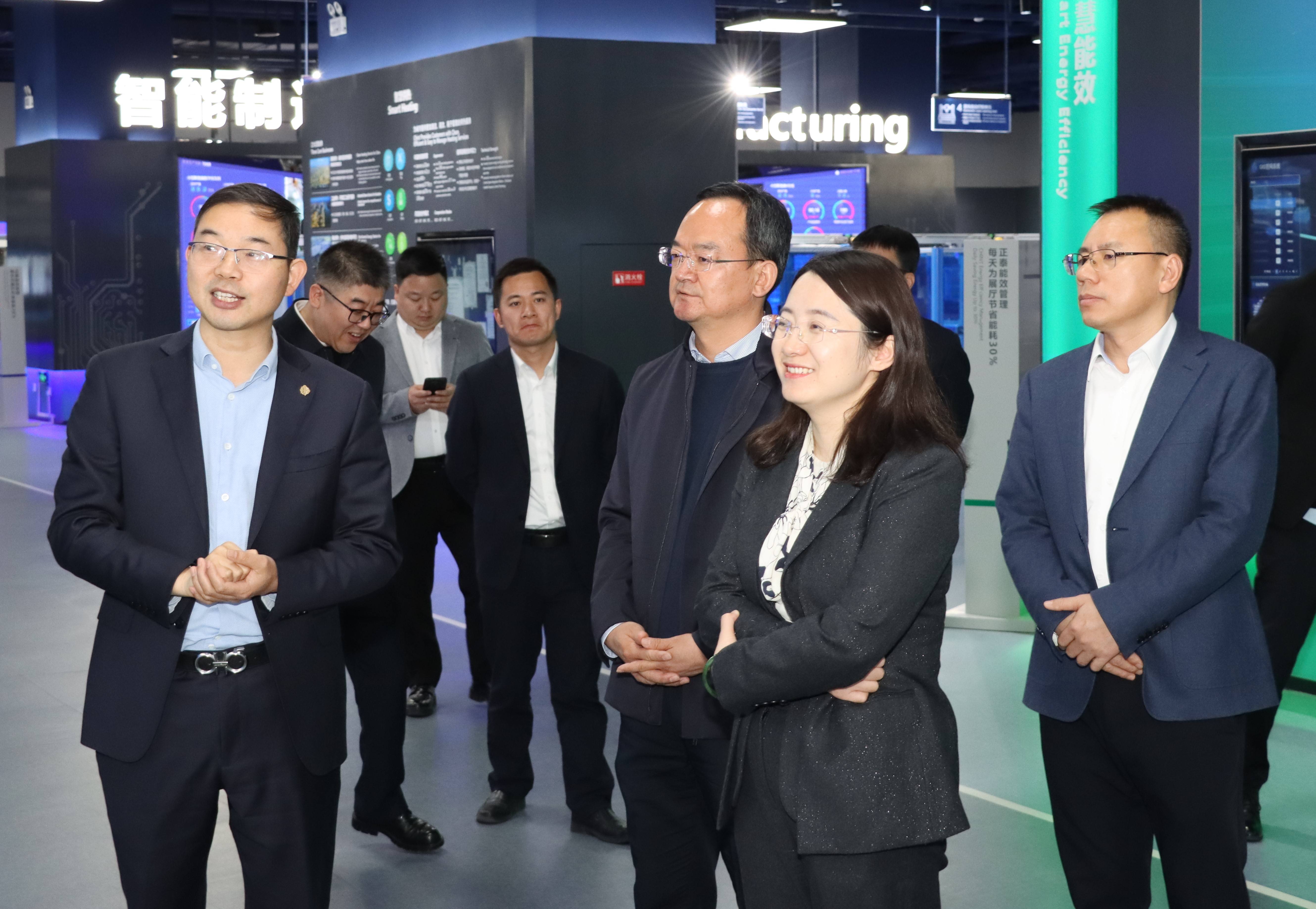 宁夏盐池县委副书记,县长刘娜一行来访正泰新能源