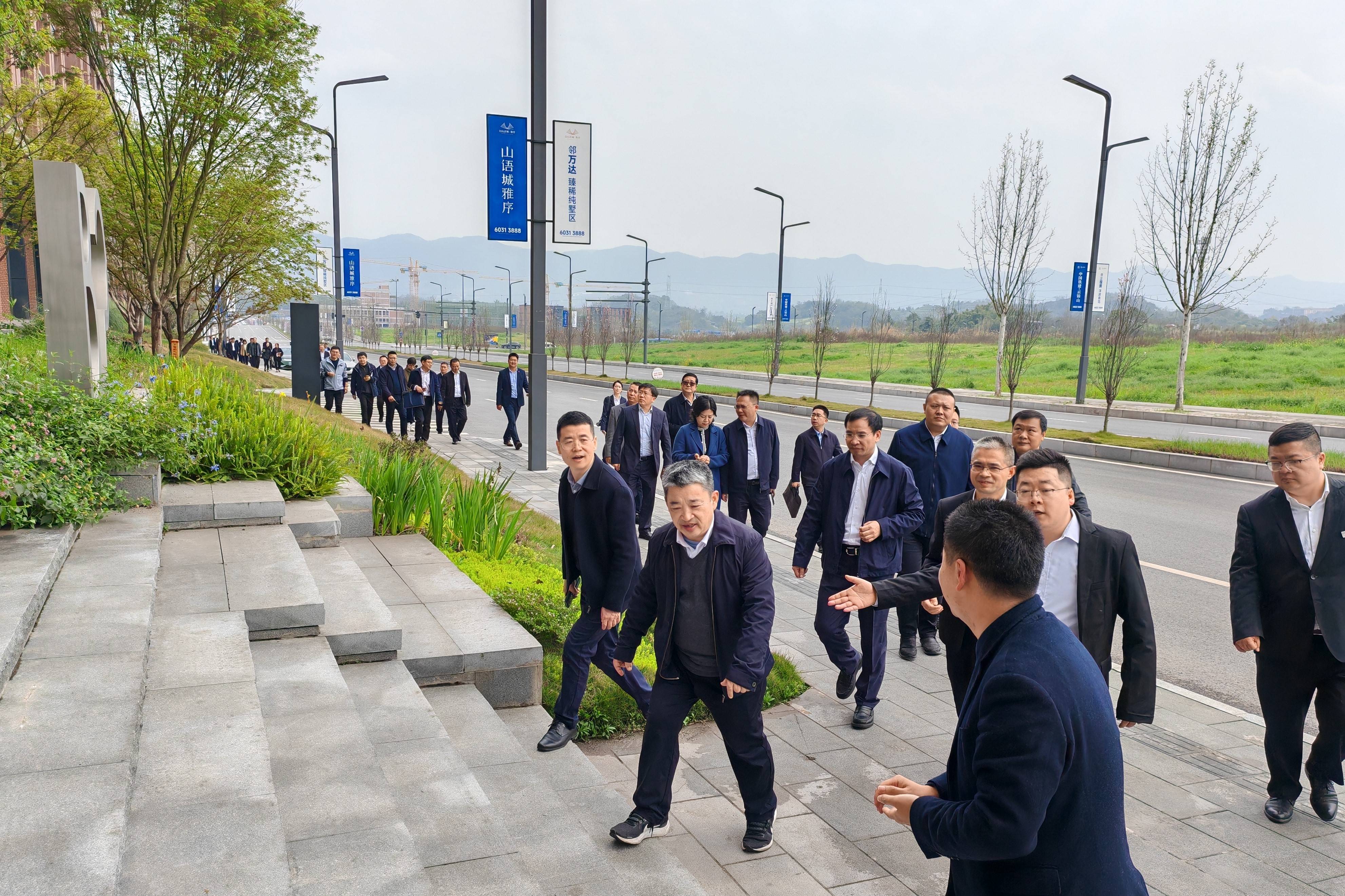 3月20日,在这样一幅生机勃勃的景象中,中国铁建总工程师雷升祥,中国