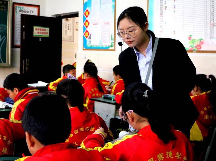 四川崇德学校开展小学语文赛课活动