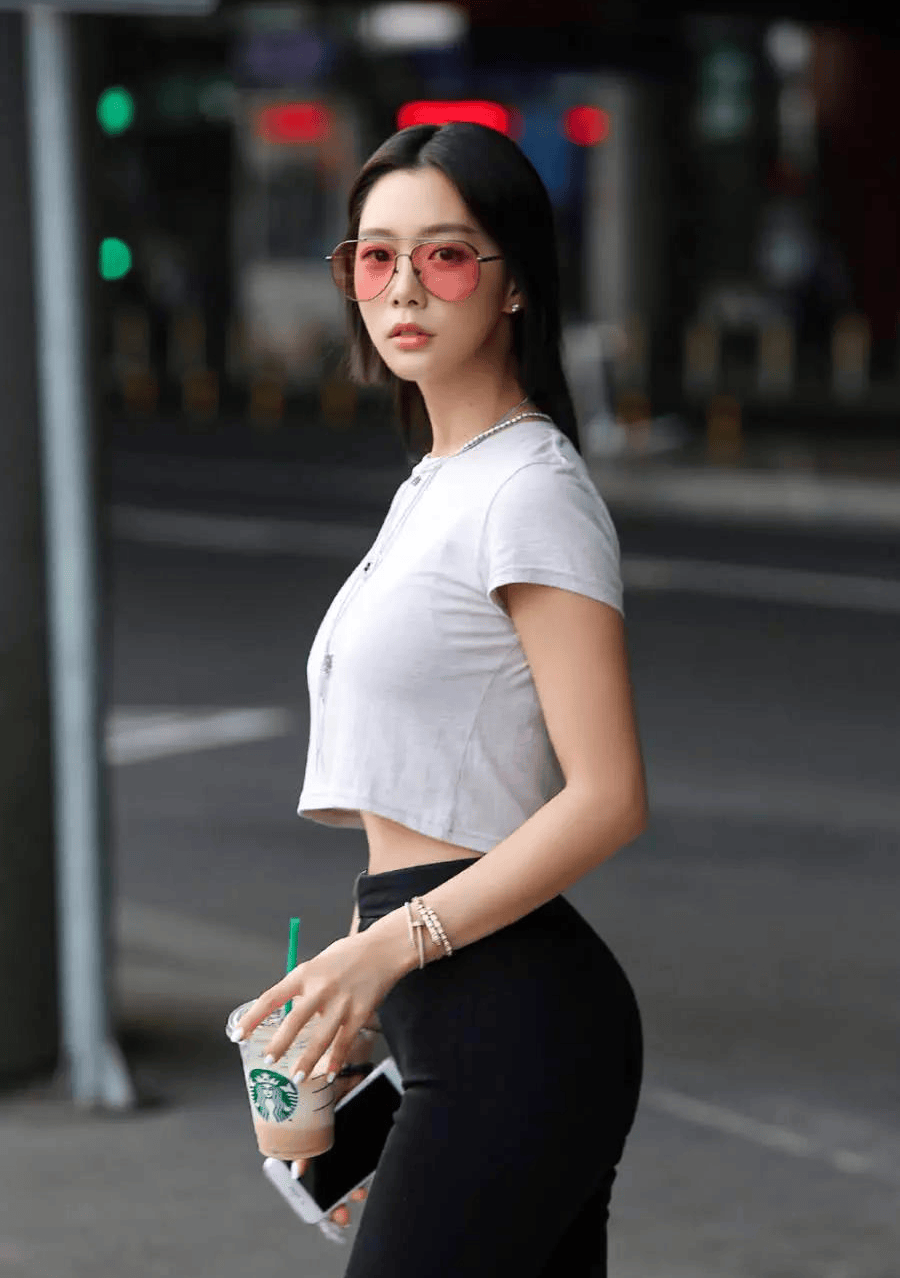 李成敏的身材有多撩人当她穿上无痕裤后网友太美了