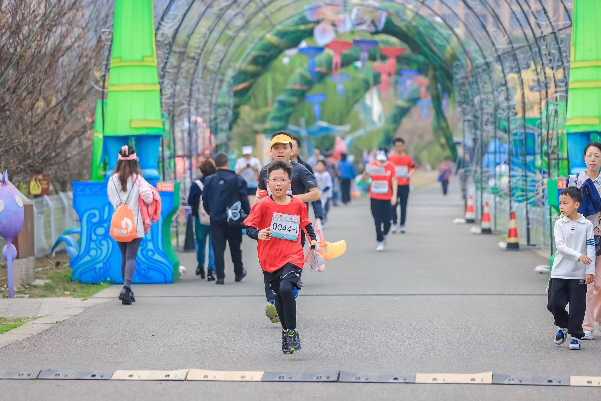 2024年中国杯国际定向越野巡回赛成都站在青白江激情开赛