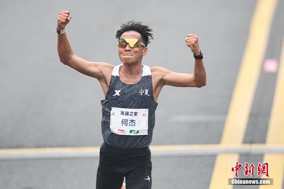 2小时06分57秒!何杰打破全国马拉松纪录-搜狐大视野-搜狐新闻