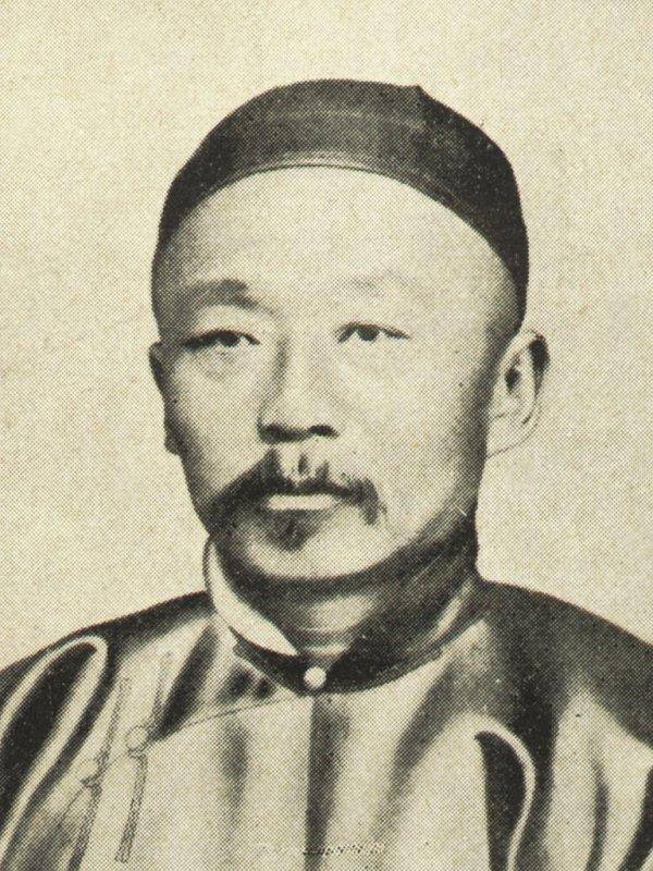 变动上:李鸿章回籍守制后,代理直隶总督一职的张树声虽然是淮军出身