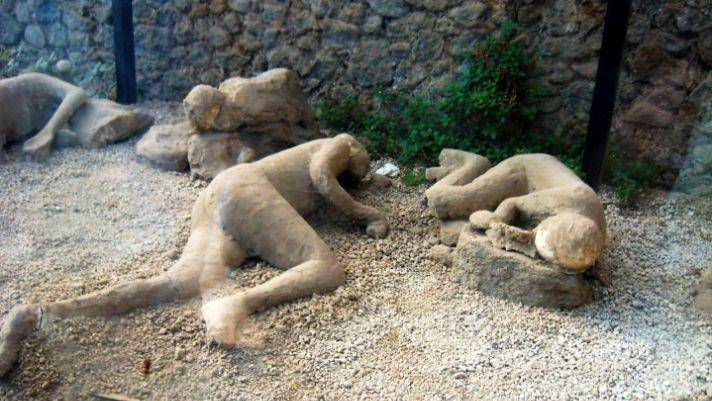 庞贝古城一夜消失, 考古发掘270年, 无数居民变水泥壳木乃伊!_意大利_