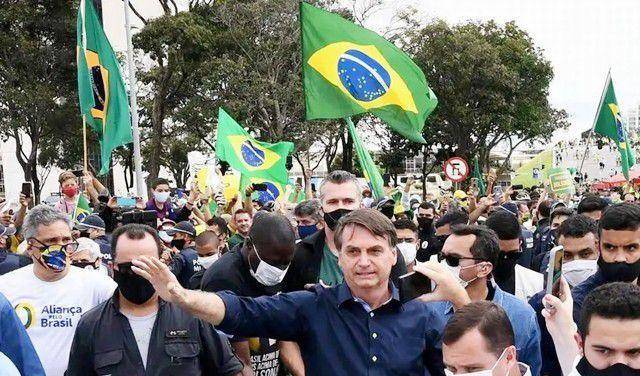 在总统博索纳罗的带动下,整个巴西的疫情迅速在全国蔓延,感染人数一度