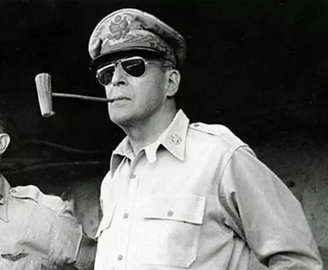 1956年美军侦察机入侵舟山全军覆没随后率3航母战斗群来恐吓