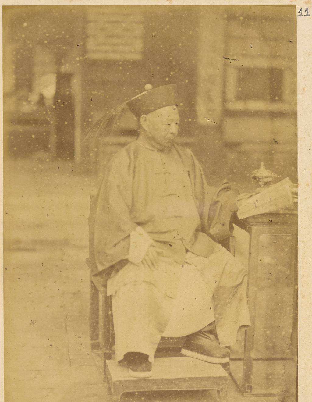 不得不说,这位袁幕僚实在精明,清楚自己几斤几两,与其等到宝鼎的消息