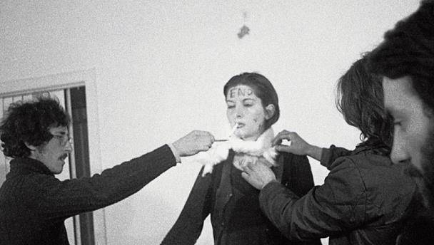 原创玛丽娜的人性实验将身体麻醉6小时任由处置结局暴露人性丑恶