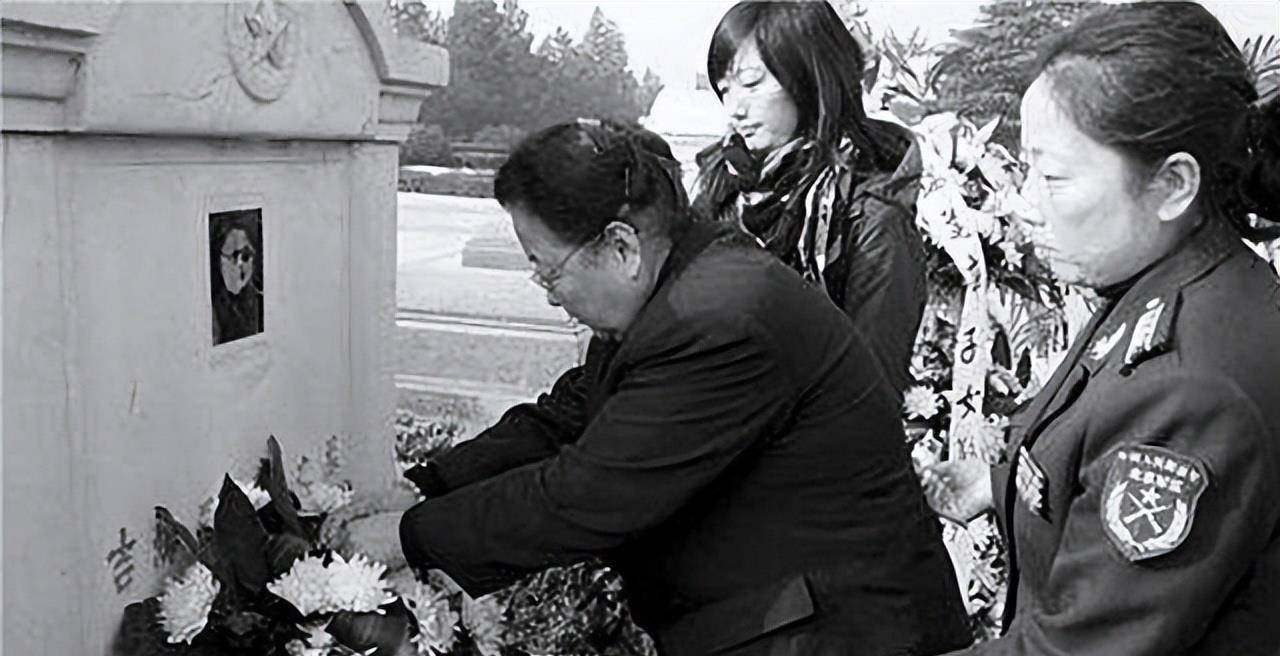 吉鸿昌去世后,只留下夫人胡红霞,还有年纪尚小的儿子吉兰泰和女儿