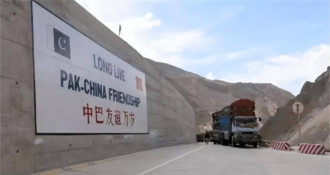 原创中巴边境线两国驻兵仅50人还经常相互串门蹭饭一起训练