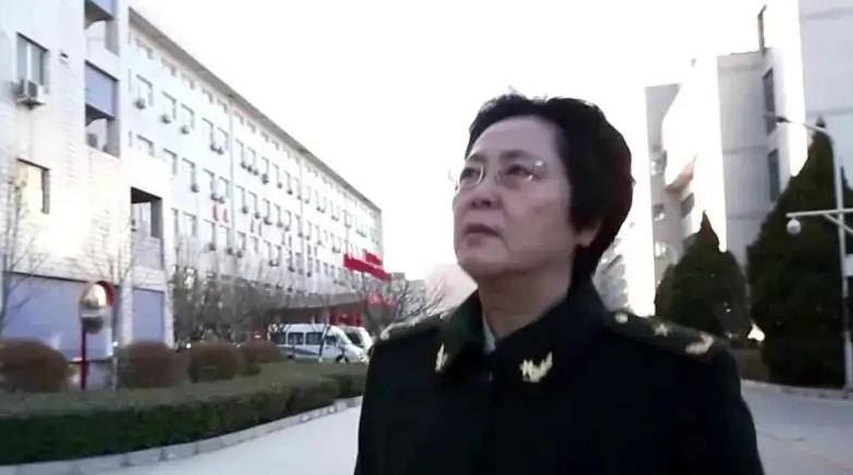 原创人民英雄陈薇婚后30年没做过家务丈夫做家务是浪费她的才能