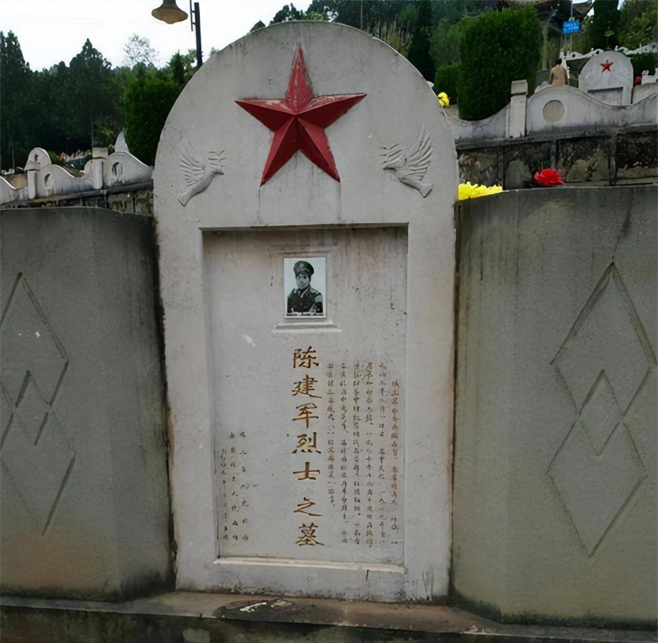 青山忠骨陈建军工作的这五年,充当卧底24次,每一次都为我国的缉毒工作