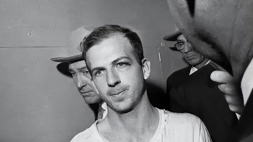 63年肯尼迪遭暗杀,188名相关证人全部死亡,18万页档案仍属机密_约翰逊