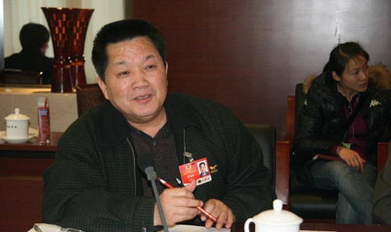 原创黄植诚驾百万战机回大陆获65万奖金次年娶美女空姐为妻