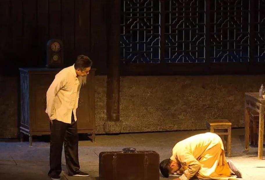 原创1951年八旬老汉挖开儿子坟墓取出资料上交21件列为国家级文物