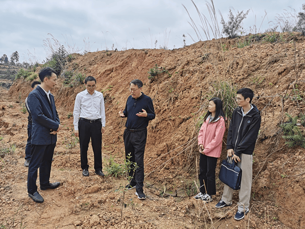 赣州市林业局党组书记肖年生深入定南县调研林业重点工作